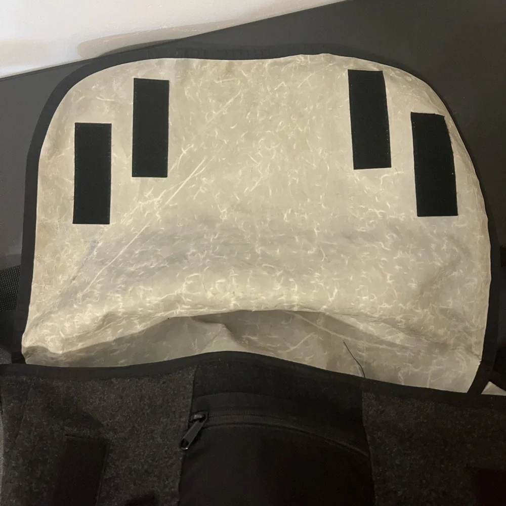 TIMBUK2 Black Messenger Bag barely used! Built to last! - Picture 8 of 11